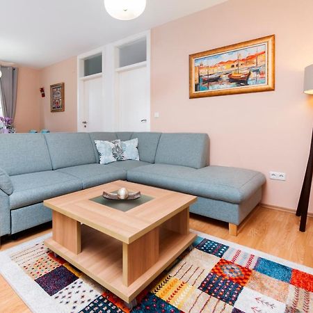 Apartment Deluxe Ровинь Экстерьер фото