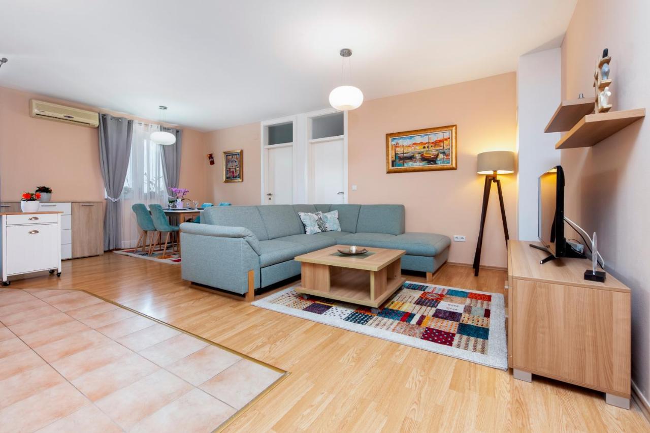 Apartment Deluxe Ровинь Экстерьер фото