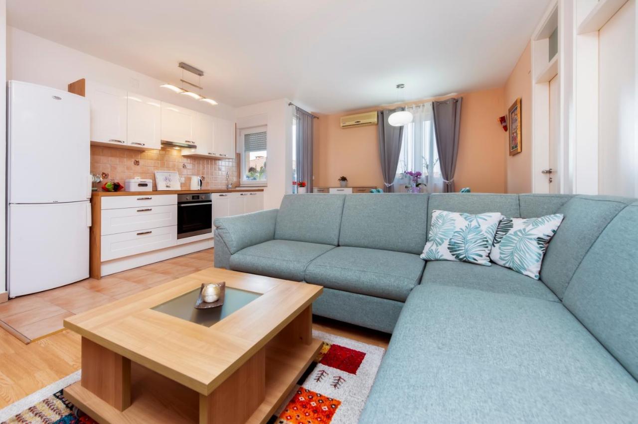 Apartment Deluxe Ровинь Экстерьер фото