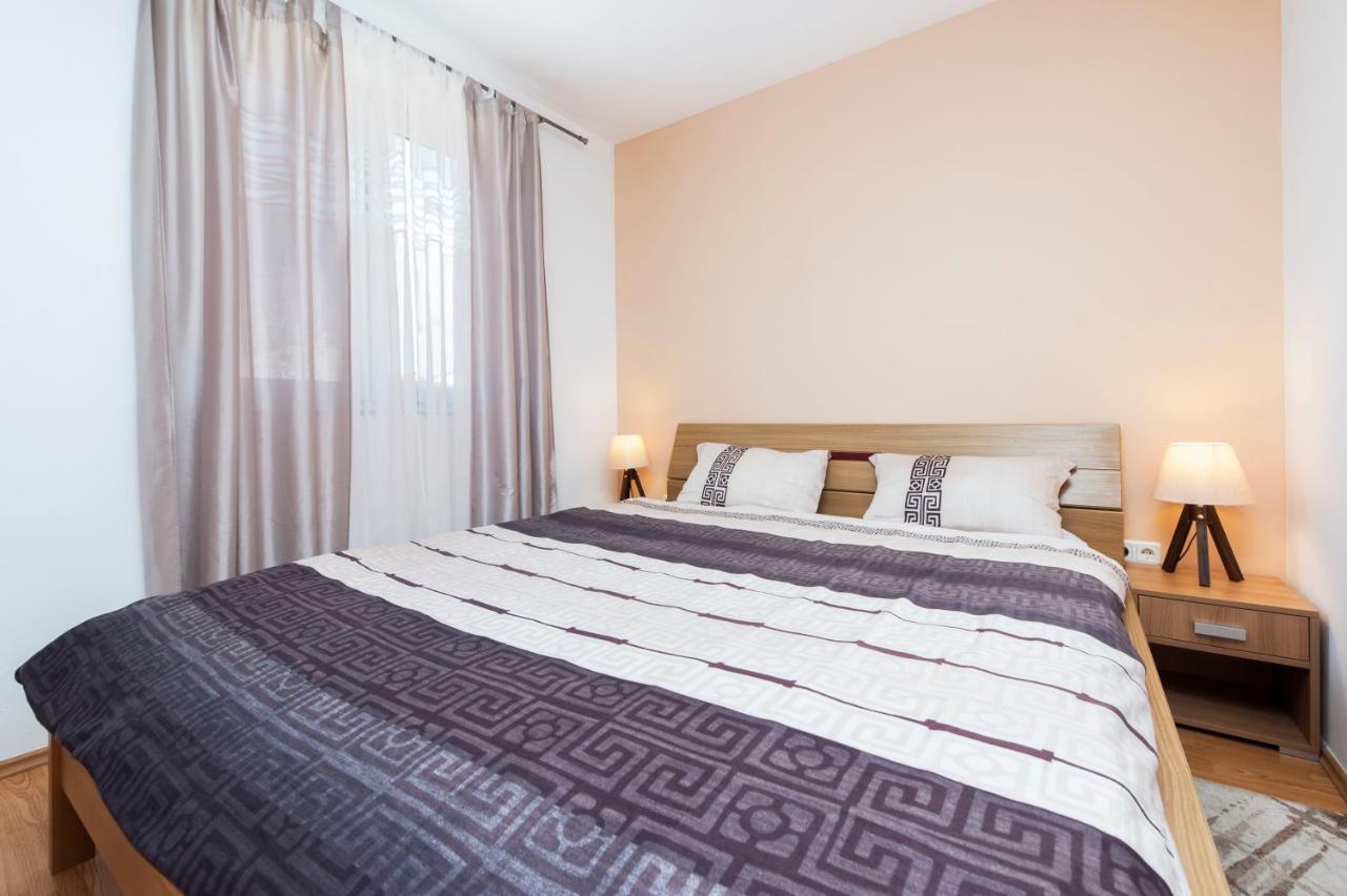 Apartment Deluxe Ровинь Экстерьер фото